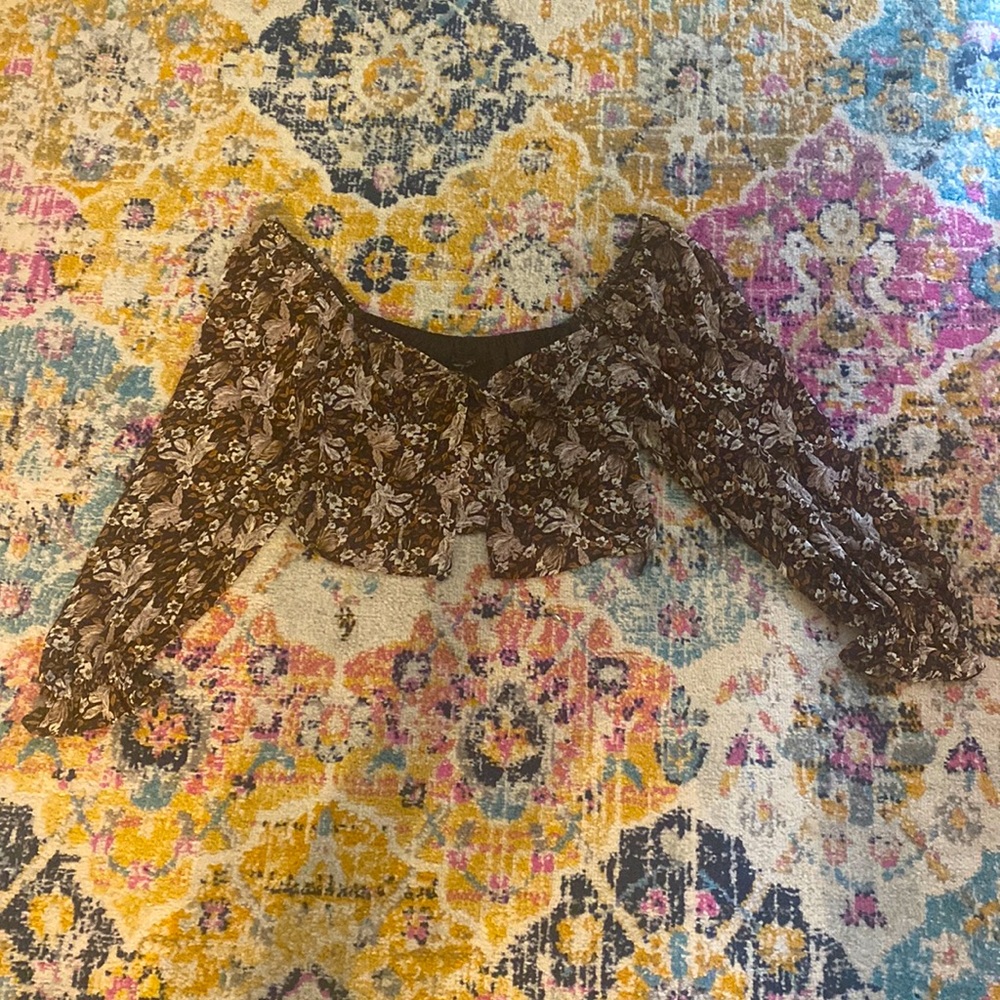 NWT Emory Park Brown Floral top with dainty sleeves